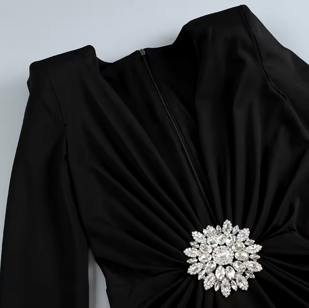 Long Sleeve V Neck Pleated Diamond-encrusted Flower Decorated Bodycon Maxi Dress - Picture 4 of 10
